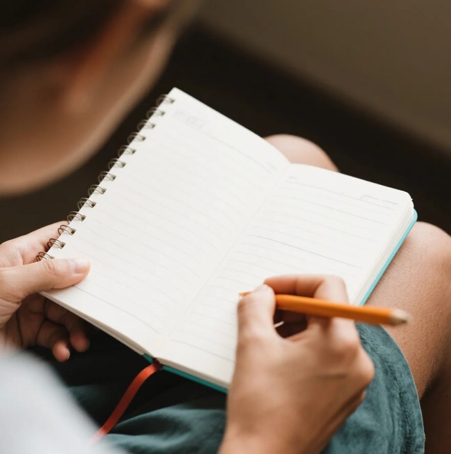 The Power of Journaling for Self-Growth: How Writing Heals and Empowers Women ✍️🌸